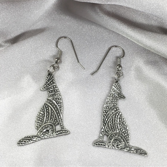 Coyote Dangle Earrings Howling Wolf Diamond Cut Silver Tone New Without Tags - Picture 7 of 7